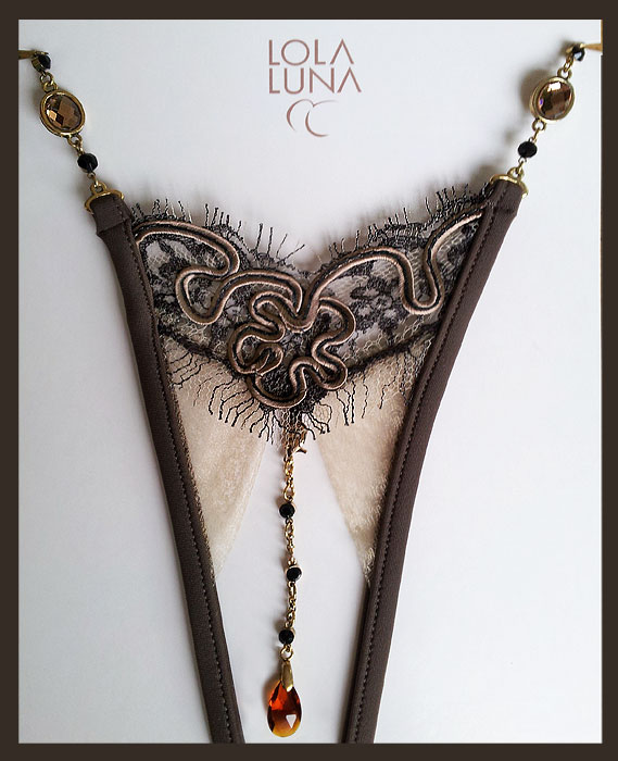  Lola Luna- Natascha Ouvert